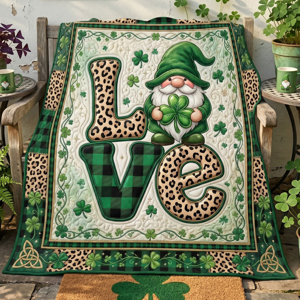 Lucky Gnome Love WN1105017CL Quilt