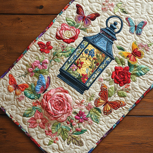 Vintage Lantern WP0605032CL Quilted Table Runner